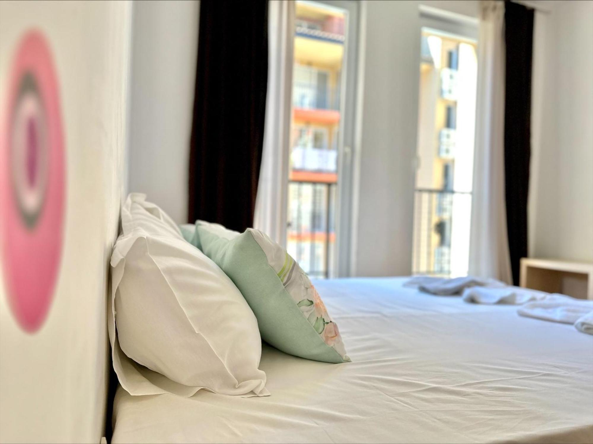 Sunny View Central - Menada Apartments Слънчев бряг Стая снимка